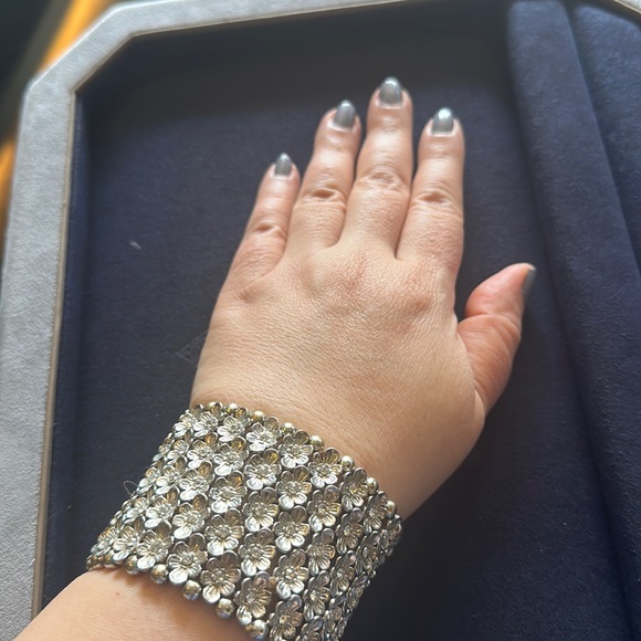 Local Boutique -Singapore Jewelry - NWT Stunning Wrist cuff done in a silver finish with delicate flowers & crystal